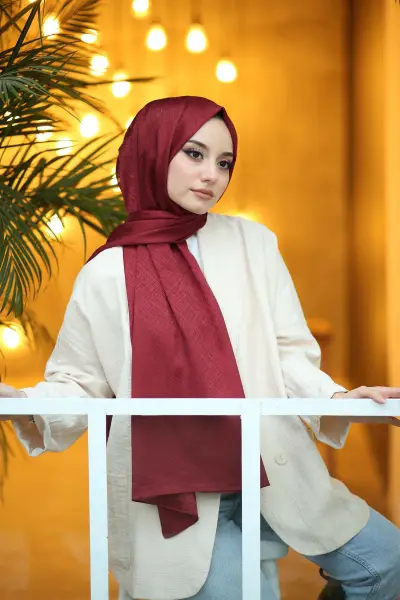 bordo-jakarlı şal