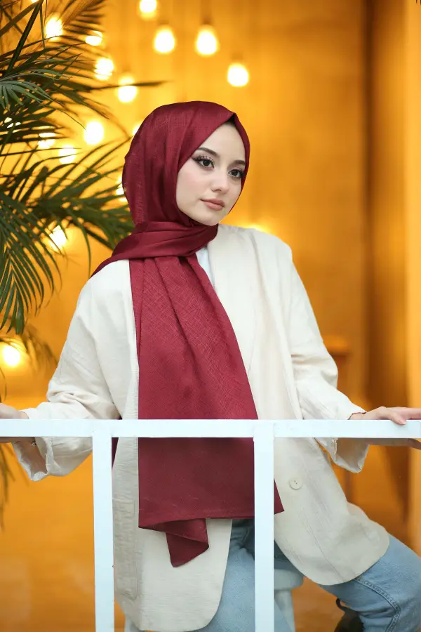 bordo-jakarlı şal